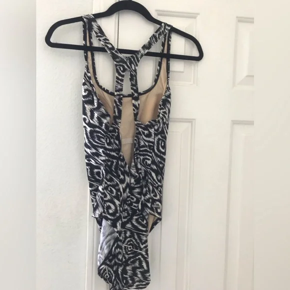 Speedo plus size 16 never worn black and white one piece swimsuit swim racerback - Picture 2 of 3